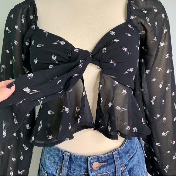 Sweetheart Neckline Floral Blouse Front Tie- Black / White Floral - Picture 8 of 13